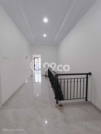 Rumah Elit Modern Siap Huni di Joglo Jakarta Barat Rumah Elit Modern Siap Huni di Joglo Jakarta Barat