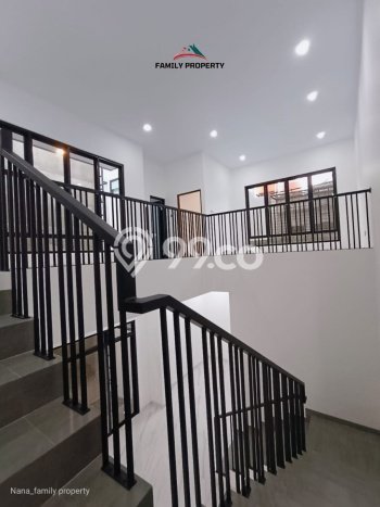 Rumah Luxury Modern Siap Huni di Meruya Jakarta Barat Rumah Luxury Modern Siap Huni di Meruya Jakarta Barat