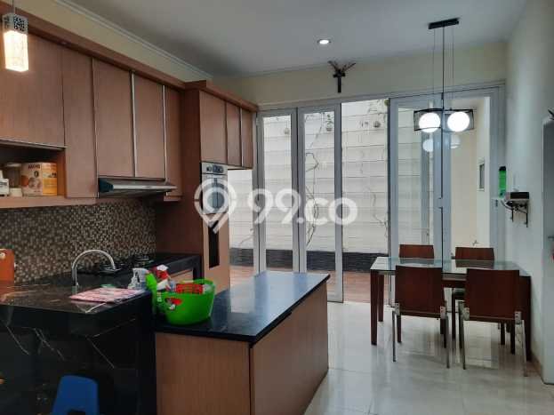 Jual Rumah Luas Megah Dengan View Eksklusif di Meruya, Jakarta Barat Jual Rumah Luas Megah Dengan View Eksklusif di Meruya, Jakarta Barat
