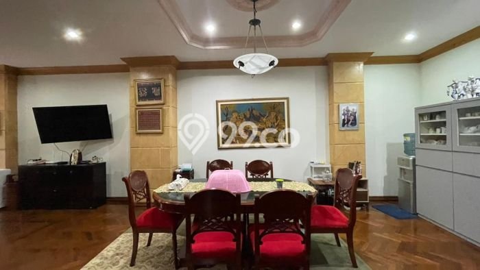 Rumah Elit Modern Tanpa Renovasi di Pondok Indah Jakarta Selatan Rumah Elit Modern Tanpa Renovasi di Pondok Indah Jakarta Selatan