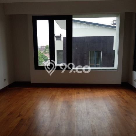 Ready to Use! Luxury House LT 196m2 Desain Elegan di Pejaten Ready to Use! Luxury House LT 196m2 Desain Elegan di Pejaten