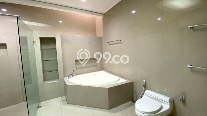 Disewakan Rumah Nyaman di Pondok Indah LT 750m2 / LB 700m2 Siap Huni Disewakan Rumah Nyaman di Pondok Indah LT 750m2 / LB 700m2 Siap Huni
