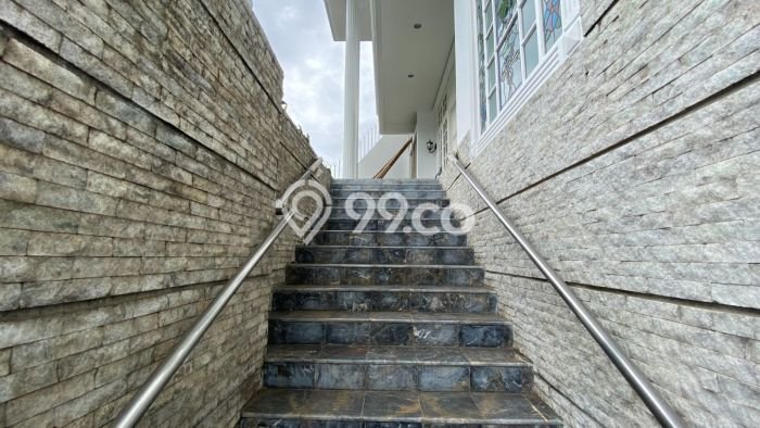 Disewakan Rumah Nyaman di Pondok Indah LT 750m2 / LB 700m2 Siap Huni Disewakan Rumah Nyaman di Pondok Indah LT 750m2 / LB 700m2 Siap Huni