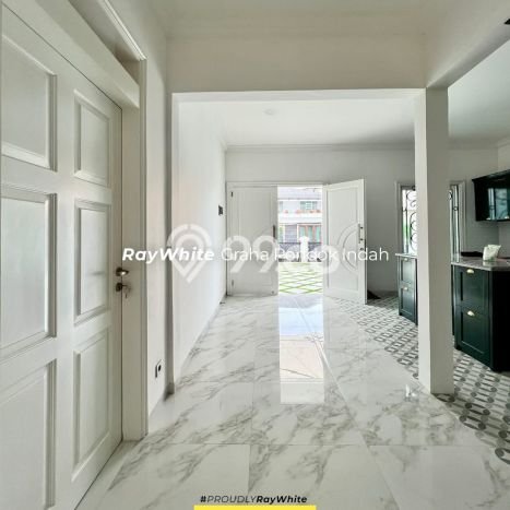 Ready to Use! Premium House LT 160m2 Desain Modern di Pondok Indah Ready to Use! Premium House LT 160m2 Desain Modern di Pondok Indah