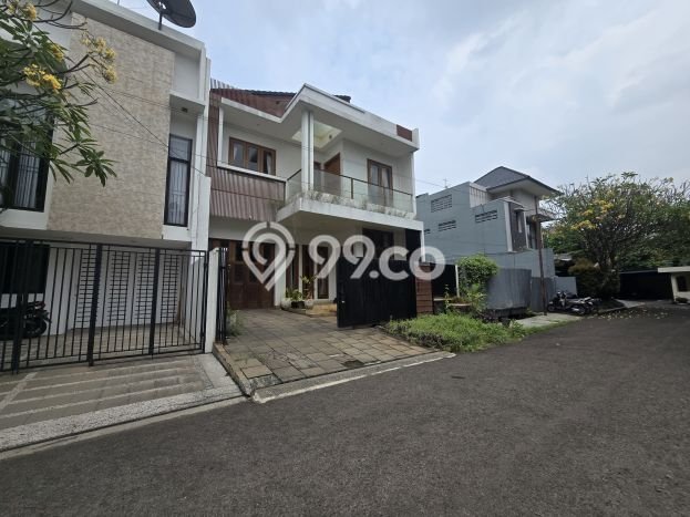 Rumah Elit Modern Siap Huni di Pondok Indah Jakarta Selatan Rumah Elit Modern Siap Huni di Pondok Indah Jakarta Selatan