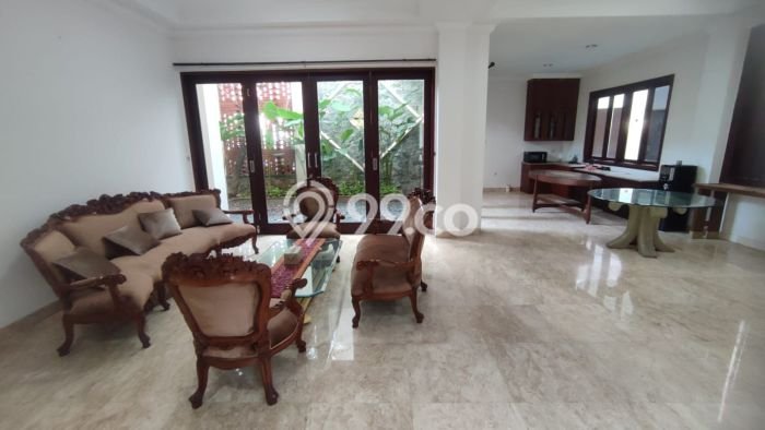 Lokasi terbaik! Rumah siap huni disewakan di Kebayoran Baru LB 1200m2 Lokasi terbaik! Rumah siap huni disewakan di Kebayoran Baru LB 1200m2