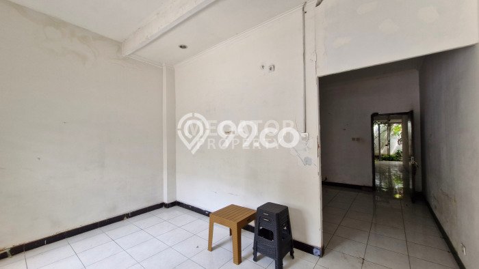 Rumah Mewah LB 220m2 Siap Huni Desain Elegan di Pulo Asem, Jakarta Timur Rumah Mewah LB 220m2 Siap Huni Desain Elegan di Pulo Asem, Jakarta Timur