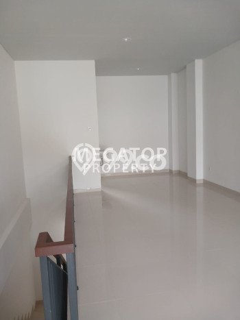 Ruko For Rent di BSD City, Luas 177m², Area Komersial, Akses Strategis Ruko For Rent di BSD City, Luas 177m², Area Komersial, Akses Strategis