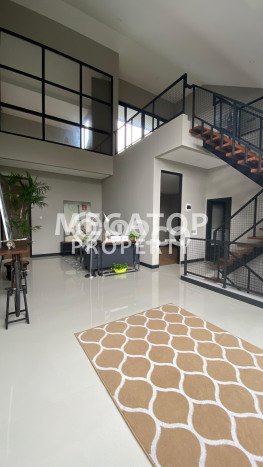 Ready to Use! Luxury House LT 200m2 Desain Elegan di BSD Ready to Use! Luxury House LT 200m2 Desain Elegan di BSD