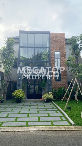 Ready to Use! Luxury House LT 200m2 Desain Elegan di BSD Ready to Use! Luxury House LT 200m2 Desain Elegan di BSD
