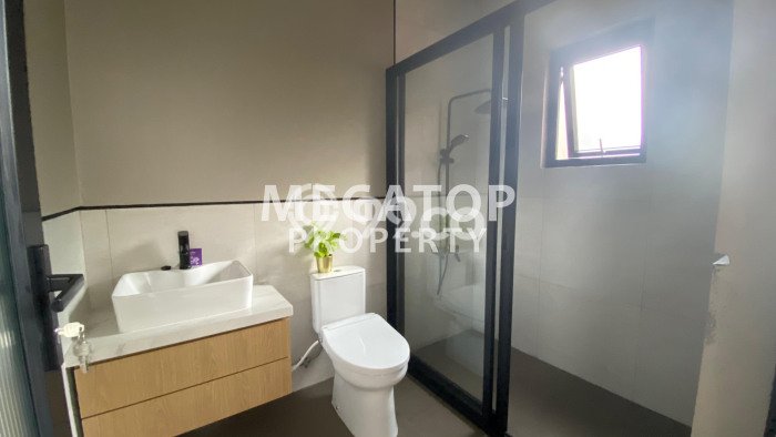 Ready to Use! Luxury House LT 200m2 Desain Elegan di BSD Ready to Use! Luxury House LT 200m2 Desain Elegan di BSD