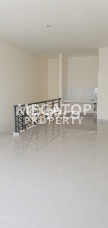 Disewakan Ruko Strategis Kawasan Gading Serpong, Luas 90m², Area Berkembang Disewakan Ruko Strategis Kawasan Gading Serpong, Luas 90m², Area Berkembang