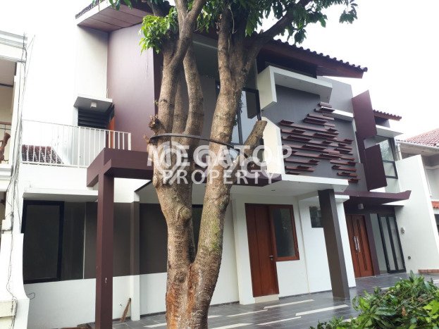 Rumah Luxury Modern Siap Huni di Bintaro Tangerang Selatan Rumah Luxury Modern Siap Huni di Bintaro Tangerang Selatan