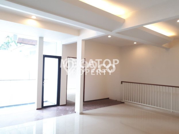 Rumah Luxury Modern Siap Huni di Bintaro Tangerang Selatan Rumah Luxury Modern Siap Huni di Bintaro Tangerang Selatan