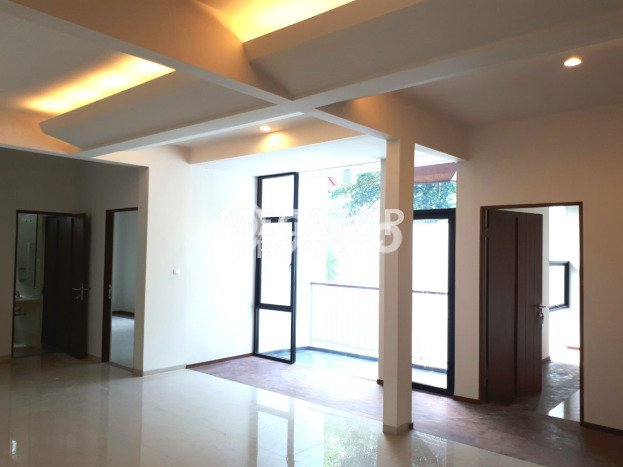 Rumah Luxury Modern Siap Huni di Bintaro Tangerang Selatan Rumah Luxury Modern Siap Huni di Bintaro Tangerang Selatan