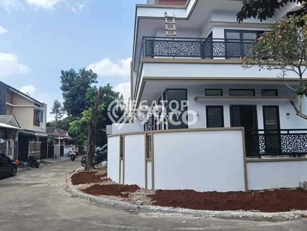 Rumah Elit Modern Siap Huni di BSD Kencana Loka Tangerang Rumah Elit Modern Siap Huni di BSD Kencana Loka Tangerang