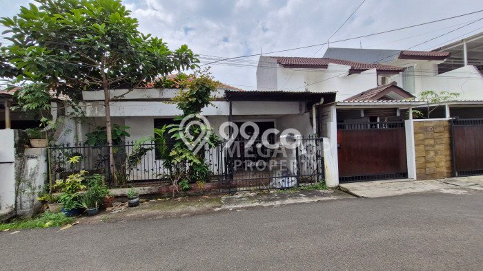 Rumah Mewah LB 220m2 Siap Huni Desain Elegan di Pulo Asem, Jakarta Timur Rumah Mewah LB 220m2 Siap Huni Desain Elegan di Pulo Asem, Jakarta Timur