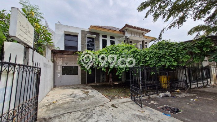 Rumah Mewah LB 220m2 Siap Huni Desain Elegan di Pulo Asem, Jakarta Timur Rumah Mewah LB 220m2 Siap Huni Desain Elegan di Pulo Asem, Jakarta Timur