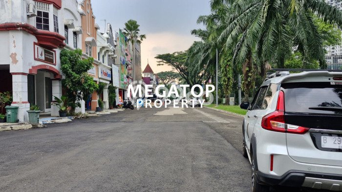 AREA BISNIS! Ruko Kawasan , Luas 225m2m², Mainroad, Strategis AREA BISNIS! Ruko Kawasan , Luas 225m2m², Mainroad, Strategis