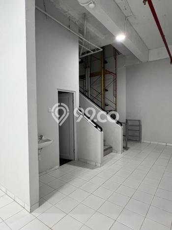 Ruko Disewa di Jakarta Barat dengan LB 270m2 Area Komersial Ramai Ruko Disewa di Jakarta Barat dengan LB 270m2 Area Komersial Ramai