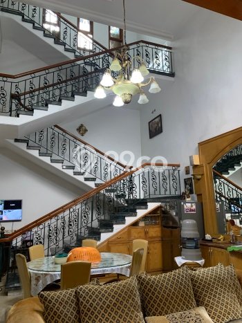 Dijual Rumah Luas Elegan Dengan View Cantik di Sumurbandung, Bandung Dijual Rumah Luas Elegan Dengan View Cantik di Sumurbandung, Bandung