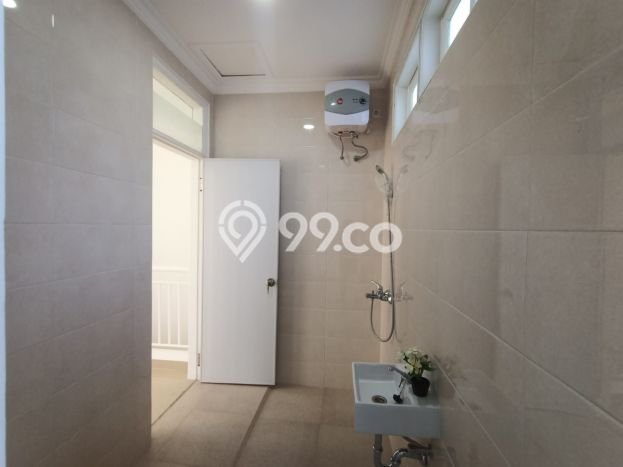 Dijual Cepat Rumah 4 KT 3 KM di Lokasi Premium , Surabaya Dijual Cepat Rumah 4 KT 3 KM di Lokasi Premium , Surabaya