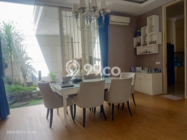 INVESTASI TEPAT! Rumah di Pakuwon City, LT 200m2m² Bangunan 220m2m² INVESTASI TEPAT! Rumah di Pakuwon City, LT 200m2m² Bangunan 220m2m²