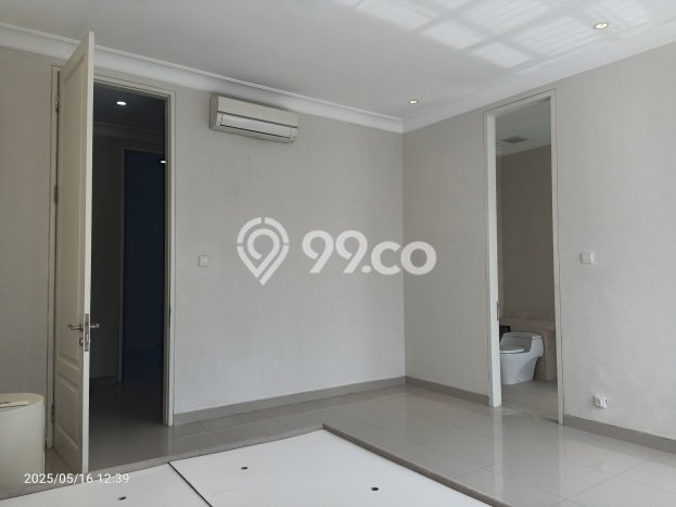Rumah Nyaman di , Surabaya, LT 168m2m² Bangunan 200m2m² Rumah Nyaman di , Surabaya, LT 168m2m² Bangunan 200m2m²