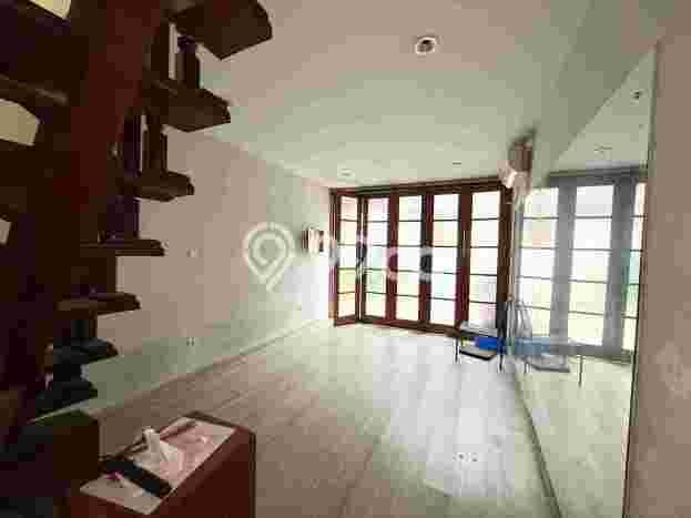 Sewa Rumah Strategis di SCBD LT 335m2 / LB 335m2 Kondisi Bagus Sewa Rumah Strategis di SCBD LT 335m2 / LB 335m2 Kondisi Bagus