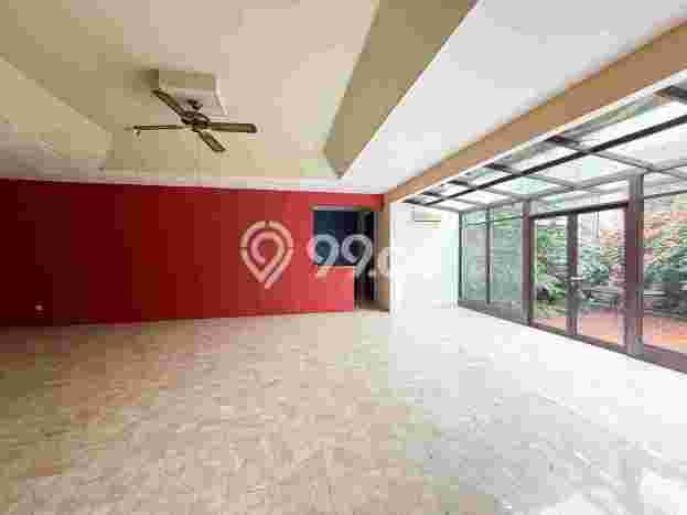 Sewa Rumah Strategis di SCBD LT 335m2 / LB 335m2 Kondisi Bagus Sewa Rumah Strategis di SCBD LT 335m2 / LB 335m2 Kondisi Bagus