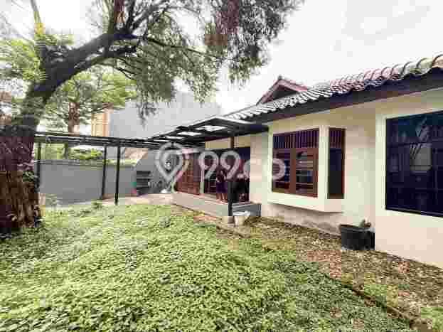 Sewa Rumah Strategis di SCBD LT 335m2 / LB 335m2 Kondisi Bagus Sewa Rumah Strategis di SCBD LT 335m2 / LB 335m2 Kondisi Bagus