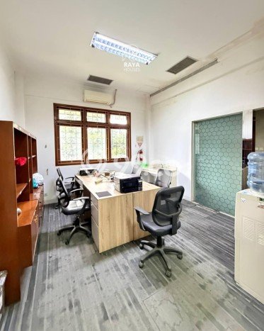 Dijual Rumah Luas Elegan Dengan View Eksklusif di Simprug, Jakarta Selatan Dijual Rumah Luas Elegan Dengan View Eksklusif di Simprug, Jakarta Selatan