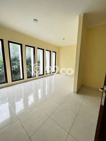 Rumah Mewah LB 250m2 Siap Pakai Desain Elegan di Bintaro, Tangerang Selatan Rumah Mewah LB 250m2 Siap Pakai Desain Elegan di Bintaro, Tangerang Selatan