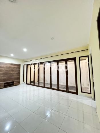 Rumah Mewah LB 250m2 Siap Pakai Desain Elegan di Bintaro, Tangerang Selatan Rumah Mewah LB 250m2 Siap Pakai Desain Elegan di Bintaro, Tangerang Selatan