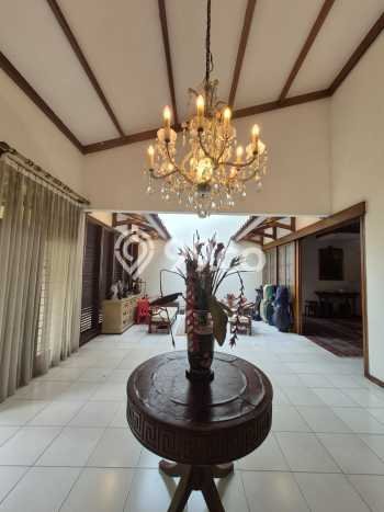 Rumah Mewah LB 582m2 Siap Huni Desain Elegan di Kemang, Jakarta Selatan Rumah Mewah LB 582m2 Siap Huni Desain Elegan di Kemang, Jakarta Selatan