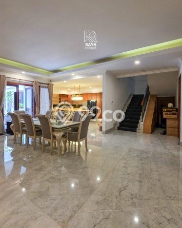 Rumah Elit Modern Tanpa Renovasi di Pondok Indah Jakarta Selatan Rumah Elit Modern Tanpa Renovasi di Pondok Indah Jakarta Selatan