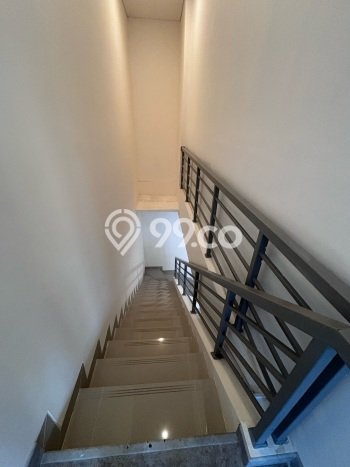 Unit Ruko Disewakan di Gading Serpong di Area Ramai & Strategis Unit Ruko Disewakan di Gading Serpong di Area Ramai & Strategis