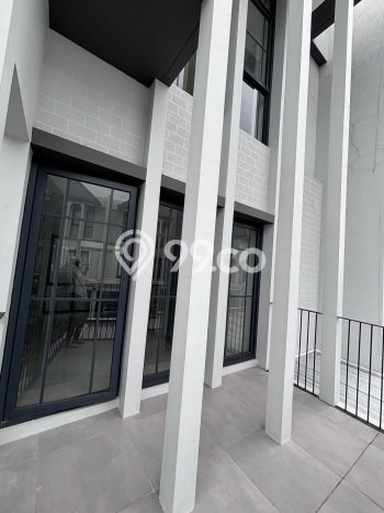 Rumah sewa siap pakai 4 KT di BSD, Tangerang Rumah sewa siap pakai 4 KT di BSD, Tangerang