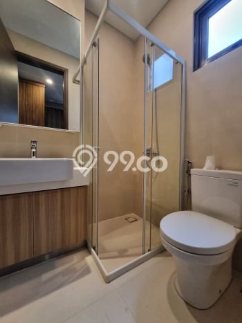 Rumah Mewah LB 195m2 Siap Huni Desain Elegan di BSD, Tangerang Rumah Mewah LB 195m2 Siap Huni Desain Elegan di BSD, Tangerang
