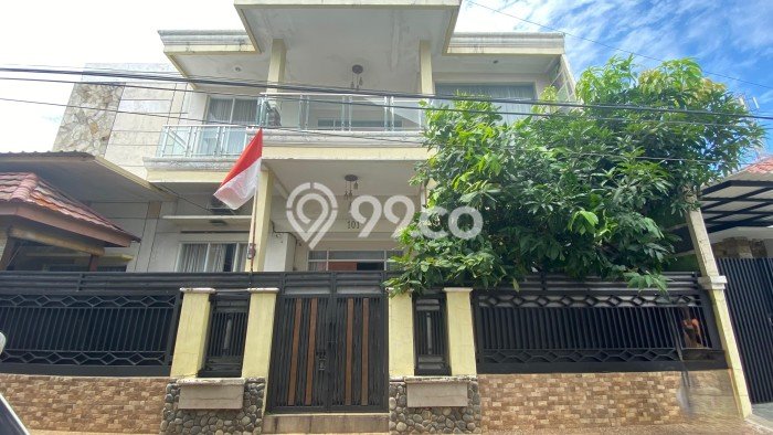 For Sale! Luxury House LT 302m2 Desain Modern di Bekasi For Sale! Luxury House LT 302m2 Desain Modern di Bekasi