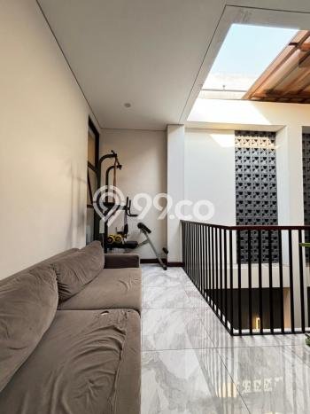 Rumah Elit LB 240m2 Siap Huni Desain Elegan di Grand Wisata, Bekasi Rumah Elit LB 240m2 Siap Huni Desain Elegan di Grand Wisata, Bekasi