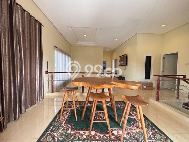 Rumah Elit LB 400m2 Siap Pakai Desain Elegan di Grand Wisata, Bekasi Rumah Elit LB 400m2 Siap Pakai Desain Elegan di Grand Wisata, Bekasi