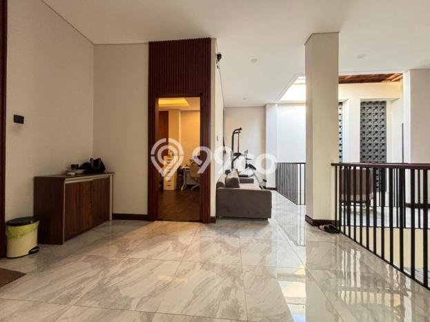 Rumah Elit LB 240m2 Siap Huni Desain Elegan di Grand Wisata, Bekasi Rumah Elit LB 240m2 Siap Huni Desain Elegan di Grand Wisata, Bekasi