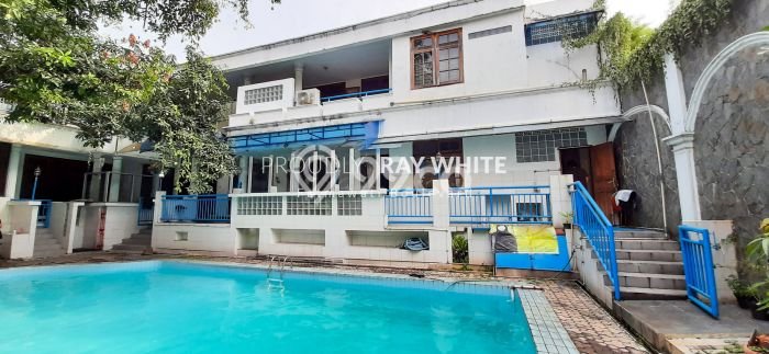 Dijual Murah Rumah dengan Luas Tanah 924m2m² dan Luas Bangunan 600m2m² di Area , Jakarta Selatan Dijual Murah Rumah dengan Luas Tanah 924m2m² dan Luas Bangunan 600m2m² di Area , Jakarta Selatan