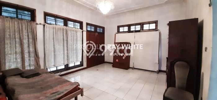 Dijual Murah Rumah dengan Luas Tanah 924m2m² dan Luas Bangunan 600m2m² di Area , Jakarta Selatan Dijual Murah Rumah dengan Luas Tanah 924m2m² dan Luas Bangunan 600m2m² di Area , Jakarta Selatan