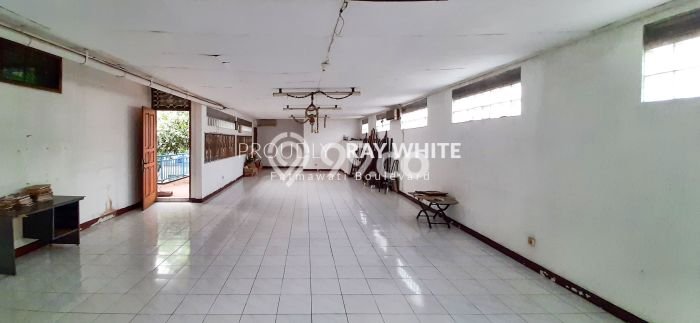 Dijual Murah Rumah dengan Luas Tanah 924m2m² dan Luas Bangunan 600m2m² di Area , Jakarta Selatan Dijual Murah Rumah dengan Luas Tanah 924m2m² dan Luas Bangunan 600m2m² di Area , Jakarta Selatan
