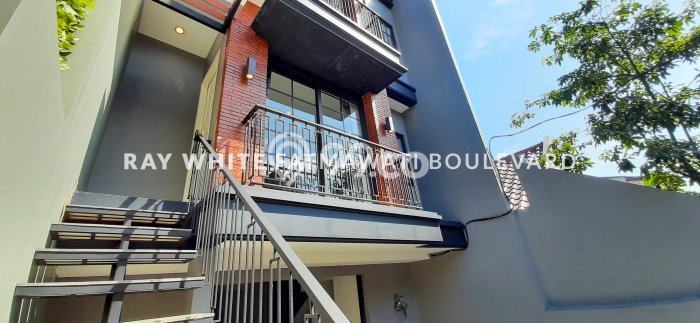 Best Deal Hunian Premium Ideal dan Luas di Cilandak, Jakarta Selatan Best Deal Hunian Premium Ideal dan Luas di Cilandak, Jakarta Selatan