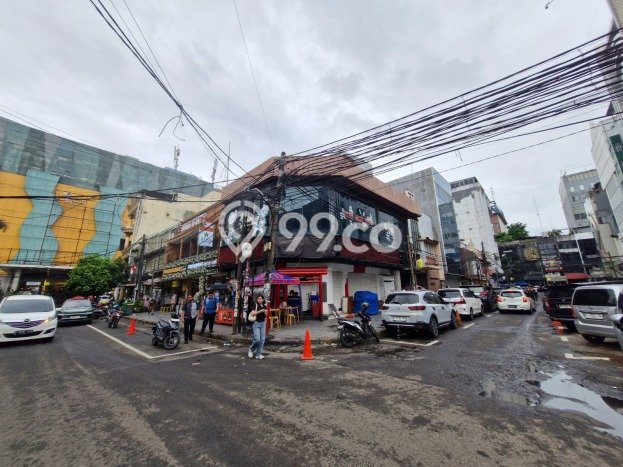 Unit Ruko Paling Strategis di Kebayoran Baru Jakarta Selatan dengan LB 250m2 Unit Ruko Paling Strategis di Kebayoran Baru Jakarta Selatan dengan LB 250m2