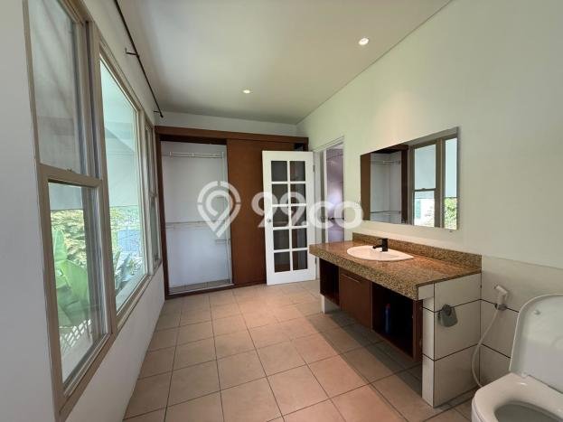 Sewa Rumah Strategis LT 400m2 / LB 800m2 di SCBD, Jakarta Selatan Sewa Rumah Strategis LT 400m2 / LB 800m2 di SCBD, Jakarta Selatan