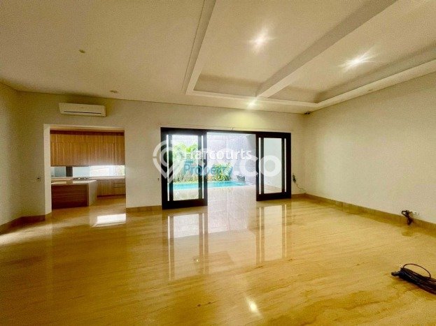 Disewakan Rumah Bagus di Kebayoran Baru Harga Rp 1,12 Miliar/ Tahun Disewakan Rumah Bagus di Kebayoran Baru Harga Rp 1,12 Miliar/ Tahun